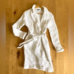 Brooklinen size small bathrobe